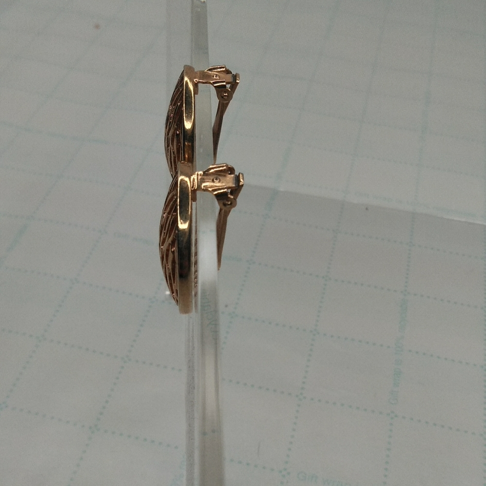 VTG Bergere Gold Open Work Clip On Earrings - Picture 2 of 5